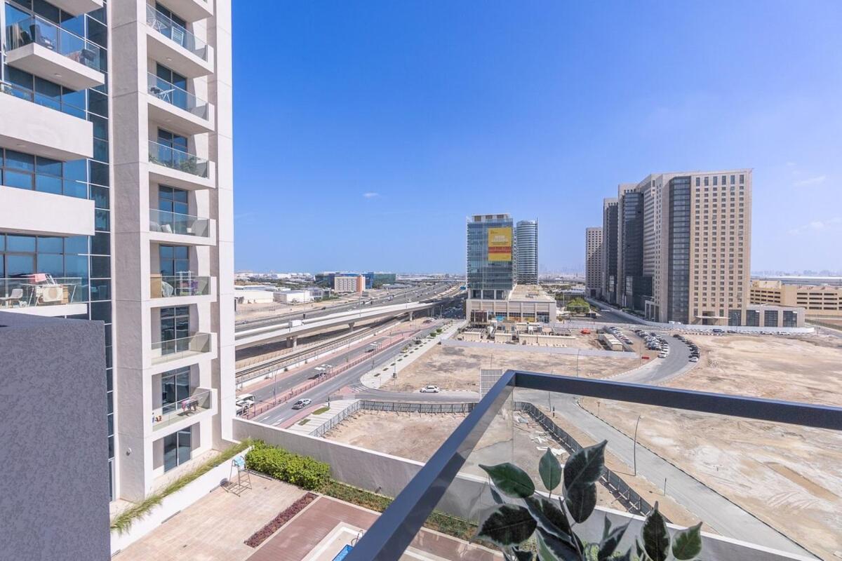 Bright And Airy Studio Apartment At Azizi Aura In Jebel Ali! Dubai Exterior foto